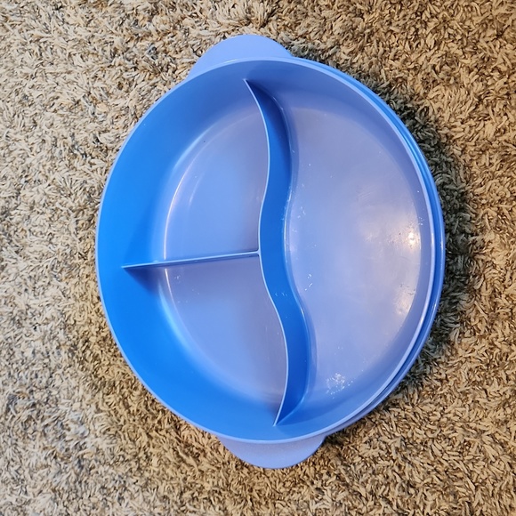 Tupperware CrystalWave Divided Dishes with Lid - Picture 7 of 10